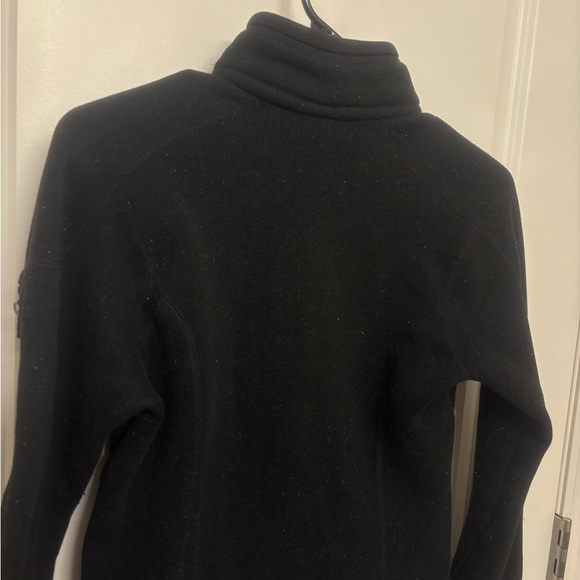 Patagonia Black Full-Zip Fleece Jacket with Small Logo - Picture 3 of 14
